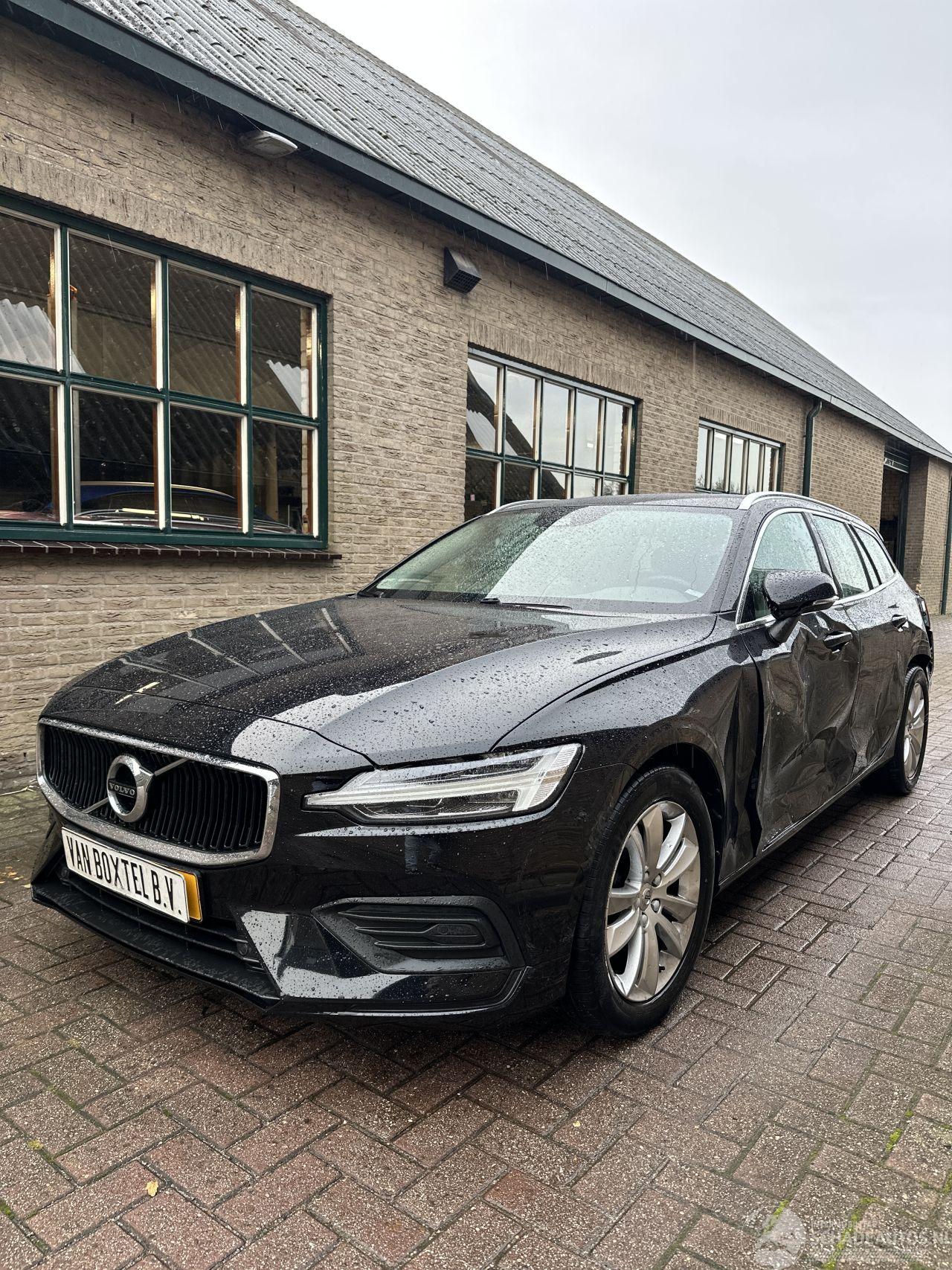 Volvo V-60 2.0 D3 Momentum pro
