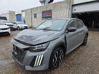 Schadeauto Peugeot 208 GT 136 Hybride Virtual Led Keyless Camera Navi Drive-Mode Sfeerverl. Lane-Assist 100KW/136PK 2024/10