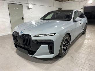 damaged passenger cars BMW 7-serie  2023/7