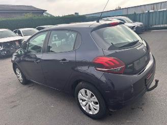  Peugeot 208  2016/4