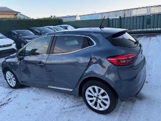 Renault Clio  picture 2