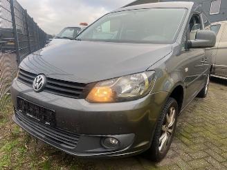krockskadad bil auto Volkswagen Caddy Combi  2011/7