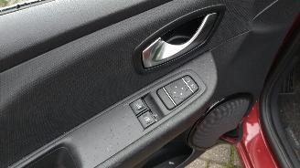 Renault Clio 0.9 Zen Tce met schade 103000 km weinig schade picture 14