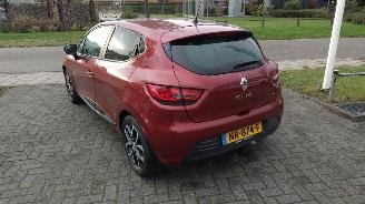 Renault Clio 0.9 Zen Tce met schade 103000 km weinig schade picture 4