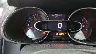 Renault Clio 0.9 Zen Tce met schade 103000 km weinig schade picture 15