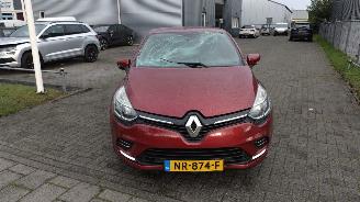 Renault Clio 0.9 Zen Tce met schade 103000 km weinig schade picture 2