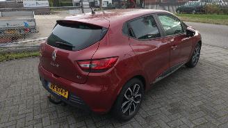 Renault Clio 0.9 Zen Tce met schade 103000 km weinig schade picture 8
