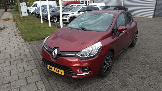 Renault Clio 0.9 Zen Tce met schade 103000 km weinig schade picture 5