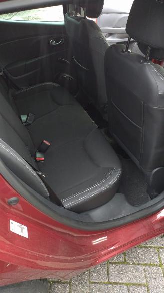Renault Clio 0.9 Zen Tce met schade 103000 km weinig schade picture 19