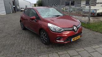  Renault Clio 0.9 Zen Tce met schade 103000 km weinig schade 2017/1