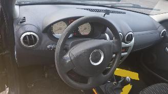 Dacia Logan 1.6 16V Flexifuel Combi/o   1.598cc 77kW picture 14