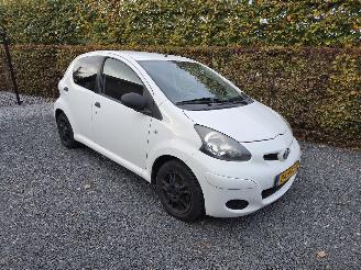 krockskadad bil auto Toyota Aygo 1.0-12V Cool 2011/3