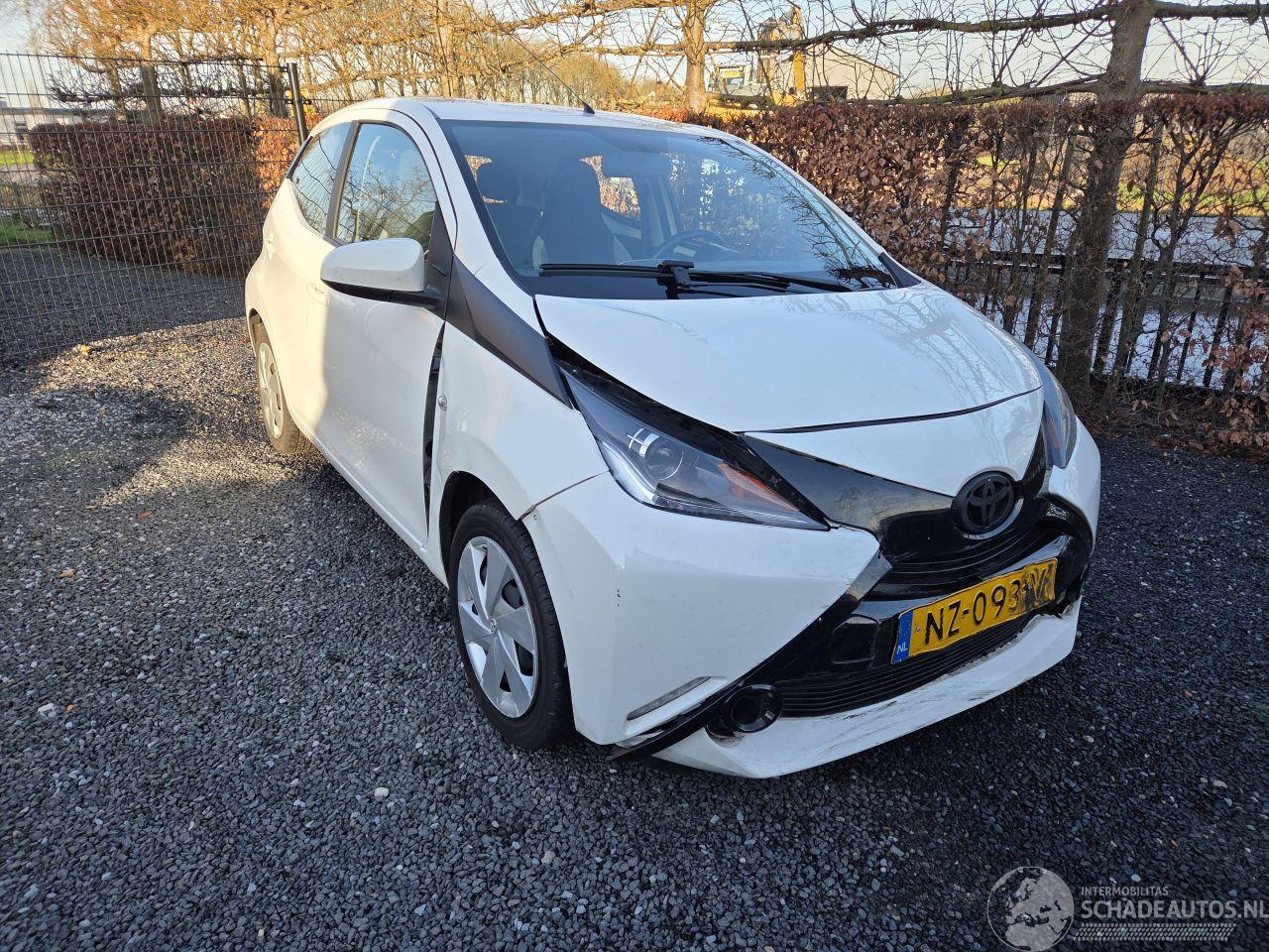 Toyota Aygo 1.0 VVT-i x-play