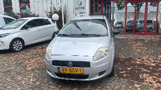 krockskadad bil auto Fiat Punto 1.3 D Multijet 2010/9