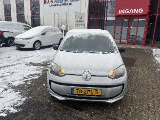 krockskadad bil auto Volkswagen Up!  2013/2