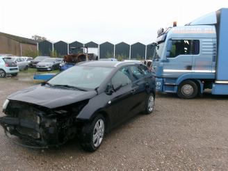 Schadeauto Kia Ceed 1.6 CRDI Break Comfort 2014/2