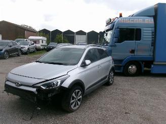Schadeauto Hyundai I-20 1.0 Cross 2017/8