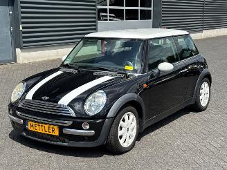 Unfallwagen Mini Mini 1.6 16V Cooper Hatchback  Benzine 1.598cc 85kW (116pk) FWD 2002/5
