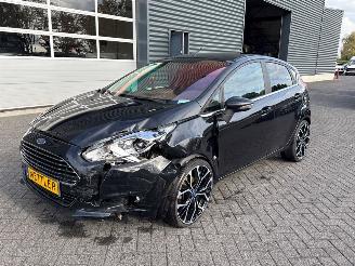 uszkodzony samochody osobowe Ford Fiesta 1.0 SCI 12V 80 Hatchback  Benzine 999cc 59kW (80pk) 2014/1
