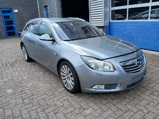 uszkodzony samochody osobowe Opel Insignia Sports tourer 2.0 Diesel 2011/5