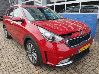 krockskadad bil auto Kia Niro 1.6 GDi Hybrid ExecutiveLine automaat 2017/10