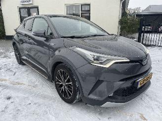 Schadeauto Toyota C-HR 1.8 Hybrid Bi-Tone dealer onderhouden auto prachtig!!! 2018/5