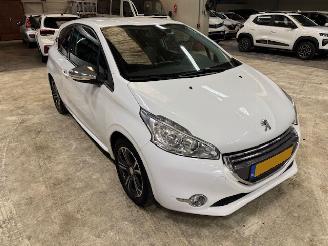  Peugeot 208 1.2 Allure Clima 2015/4