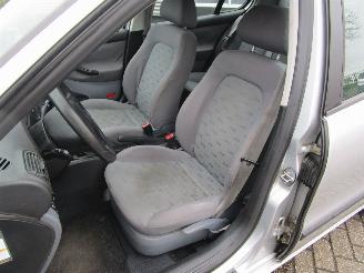 Seat Leon 1.6-16V Stella picture 10