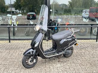 dañado ciclomotor AGM  VX50 2020/1