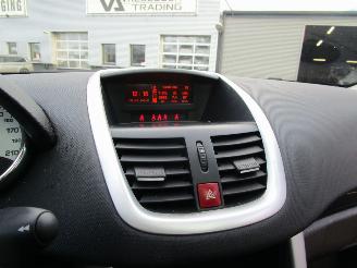 Peugeot 207 SW 1.6 VTI XS picture 12