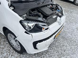 Volkswagen Up! 1.0 move up! Bluemotion picture 24