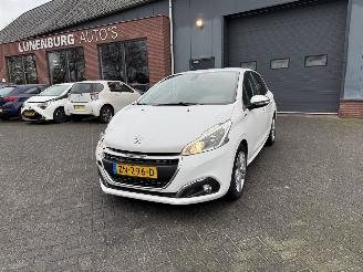 skadebil auto Peugeot 208 1.2 PureTech Signature NAVIGATIE 2019/6
