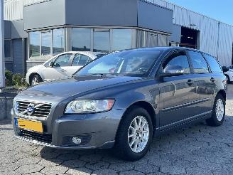 uszkodzony samochody osobowe Volvo V-50 2.0F R-Design Pro Edition 2011/10