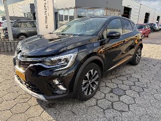 skadebil auto Renault Captur 1.6 E-Tech full hybrid 145 techno 2024/3