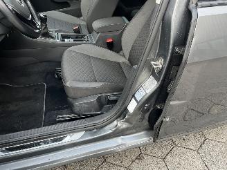 Volkswagen Golf 1.0 TSI Trendline picture 9