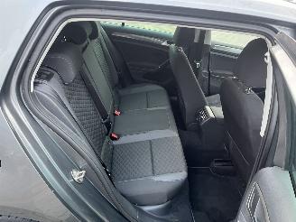 Volkswagen Golf 1.0 TSI Trendline picture 11