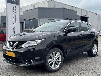 Vaurioauto  passenger cars Nissan Qashqai 1.2 Acenta 2016/9