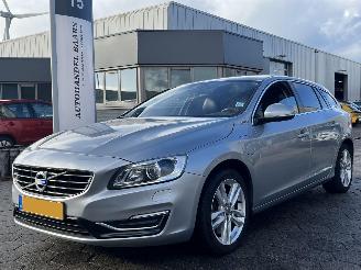 Schadeauto Volvo V-60 2.4 D6 AWD Plug-In Hybrid Summum 2013/1