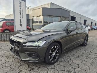 Schadeauto Volvo V-60 2.0 B3 Momentum Advantage 2021/11