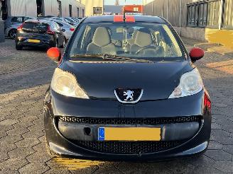 Peugeot 107 1.0-12V XR picture 2
