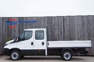Vaurioauto  passenger cars Iveco Daily 35S12 2.3 HPi Dubbele Cabine Open Laadbak Trekhaak 85KW Euro 6 2017/1
