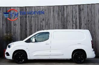 uszkodzony samochody osobowe Opel Combo 1.5D Innovation Lang Airco Navi Cruise Stoelverw. Keyless Entry + Go 96KW 2019/5