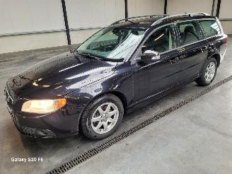 damaged passenger cars Volvo V-70 2.4 D5 136-KW Automaat 2008/5