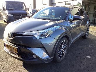 damaged passenger cars Toyota C-HR 1.8 Hybrid Dynamic 2018/9