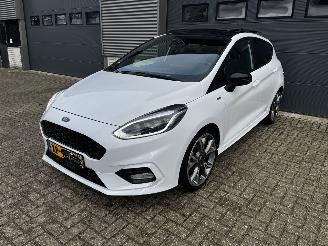 Coche accidentado Ford Fiesta 1.0 ST-LINE PANODAK / CRUISE / NAVI / 125PK 2019/2