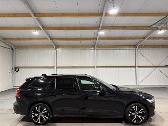 Damaged car Volvo V-60 2.0T6 Recharge 186kW AWD R-Design 2021/2