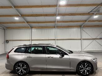 uszkodzony samochody osobowe Volvo V-60 2.0T5 184kW Automaat  R-Design 2019/1