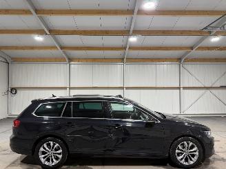 Schadeauto Volkswagen Passat 1.5TSI 110kW Automaat Pano Business 2022/6