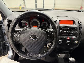 Kia Cee d 1.4 80kW Airco X-Tra picture 14