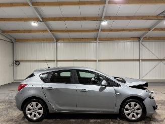 Schadeauto Opel Astra 1.4Turbo 103kW Edition 2011/9